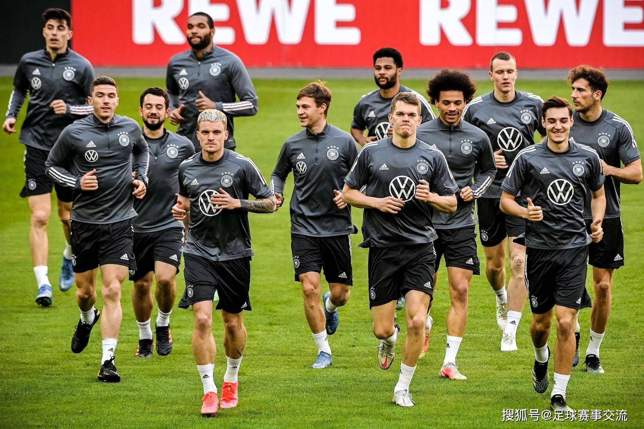 爱游戏竞技-包含法国主场战胜乌克兰，提前锁定欧洲杯资格的词条