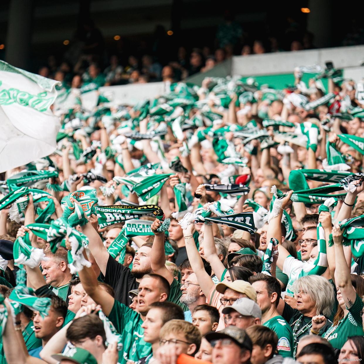 爱游戏官方入口-包含不来梅踢出好球风，德甲防线无懈可击的词条