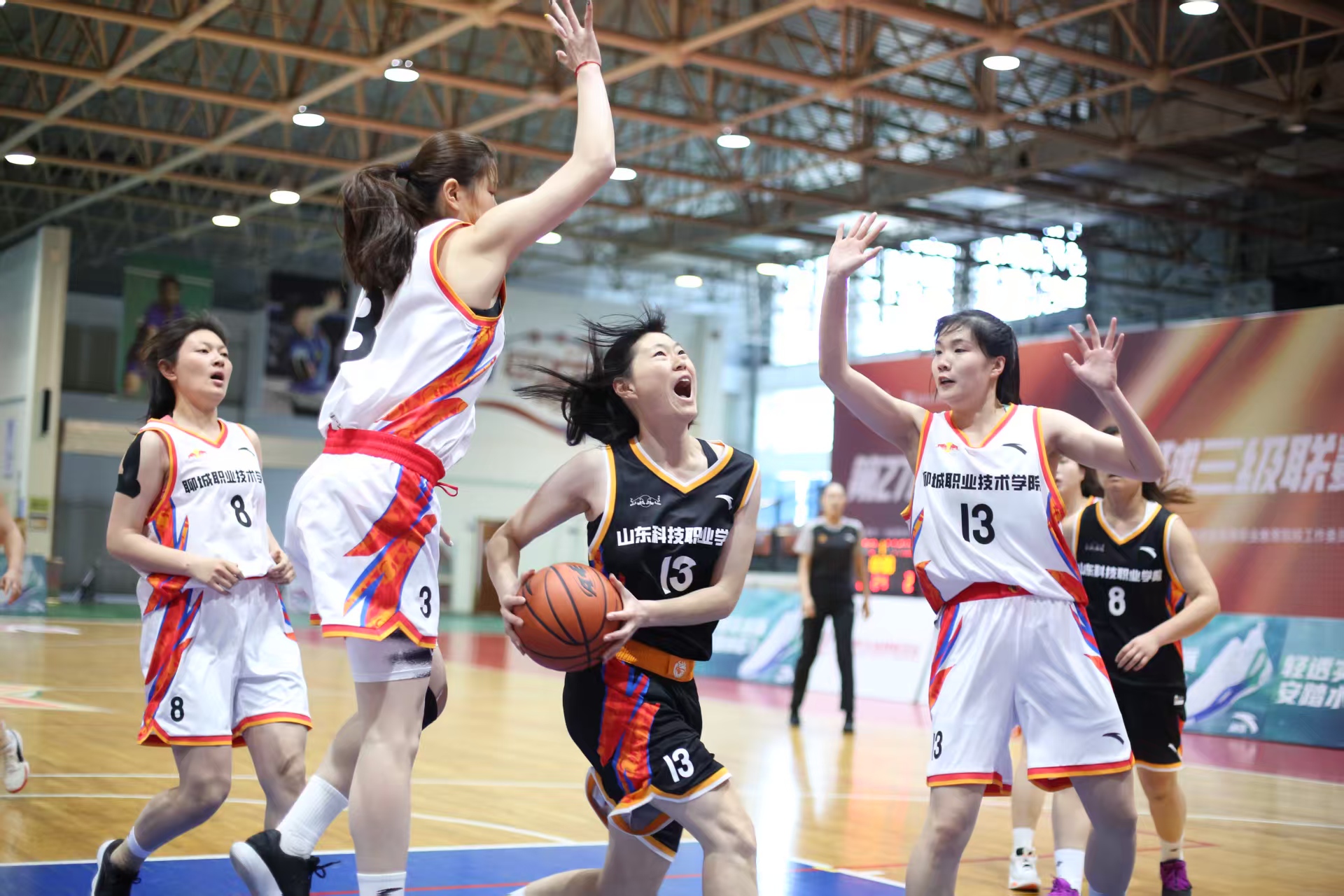 爱游戏竞技-职业篮球联赛各队众志成城，积极备战