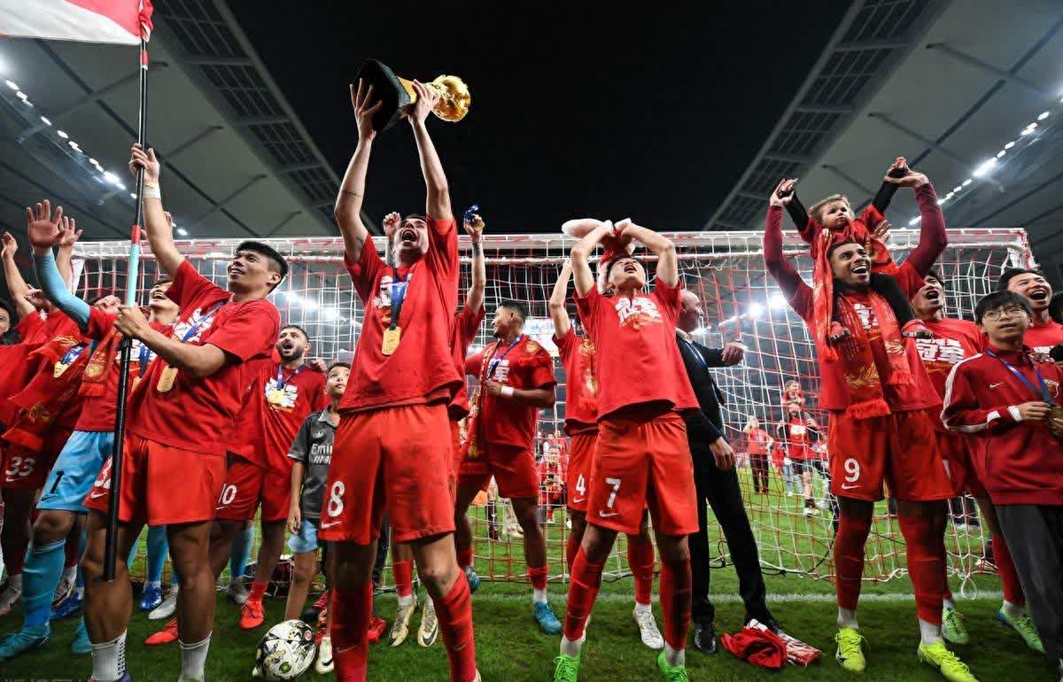 爱游戏课程-球队准备迎战即将来临的比赛