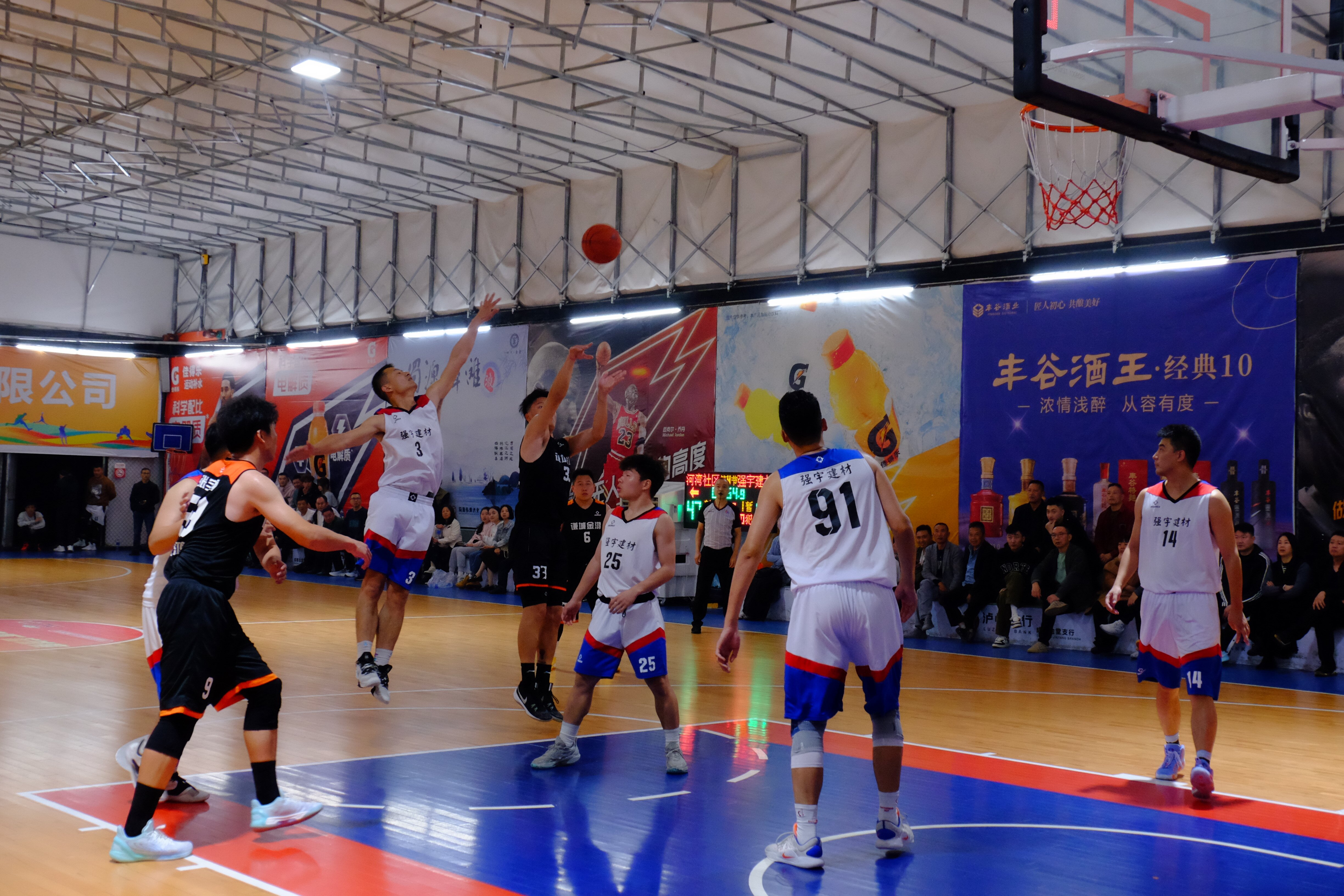 爱游戏官网-精彩的篮球比赛吸引了全球观众的关注