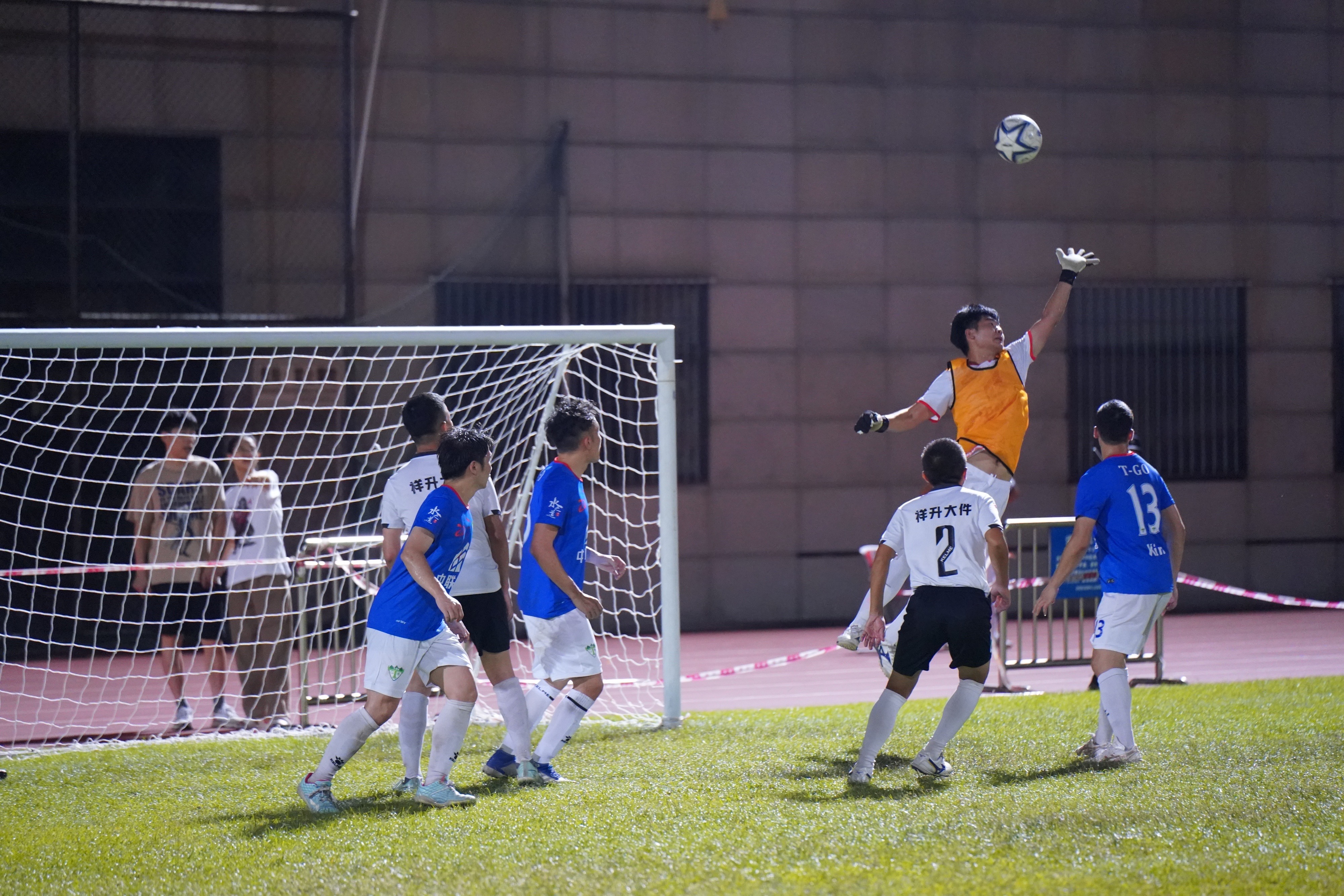 精彩绝伦的足球赛事,让人欢欣鼓舞 精彩绝伦的足球赛事,让人欢欣鼓舞