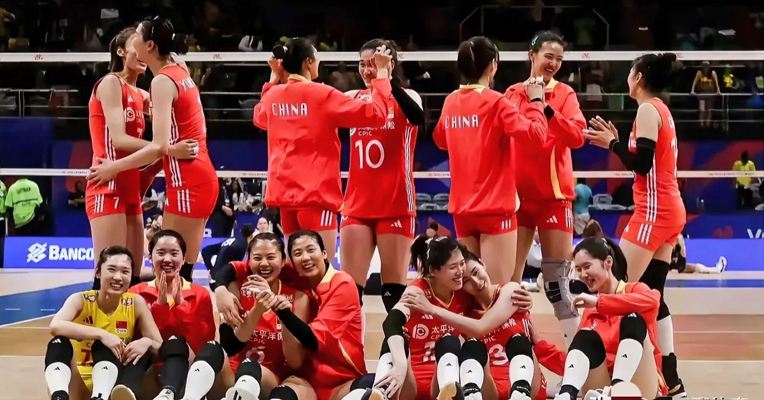 拉美代表团在排球比赛中取得胜利 拉美代表团在排球比赛中取得胜利