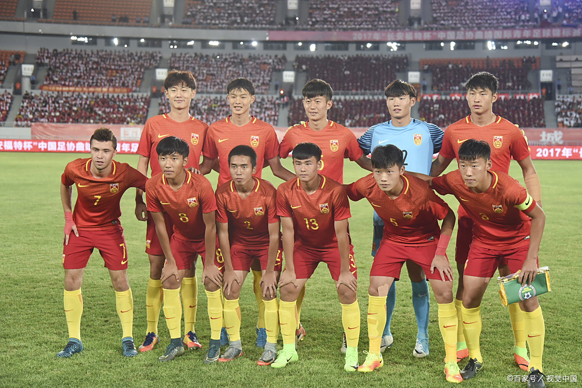 爱游戏教练-中国足球比赛场面纷争不断，球员表现抢眼