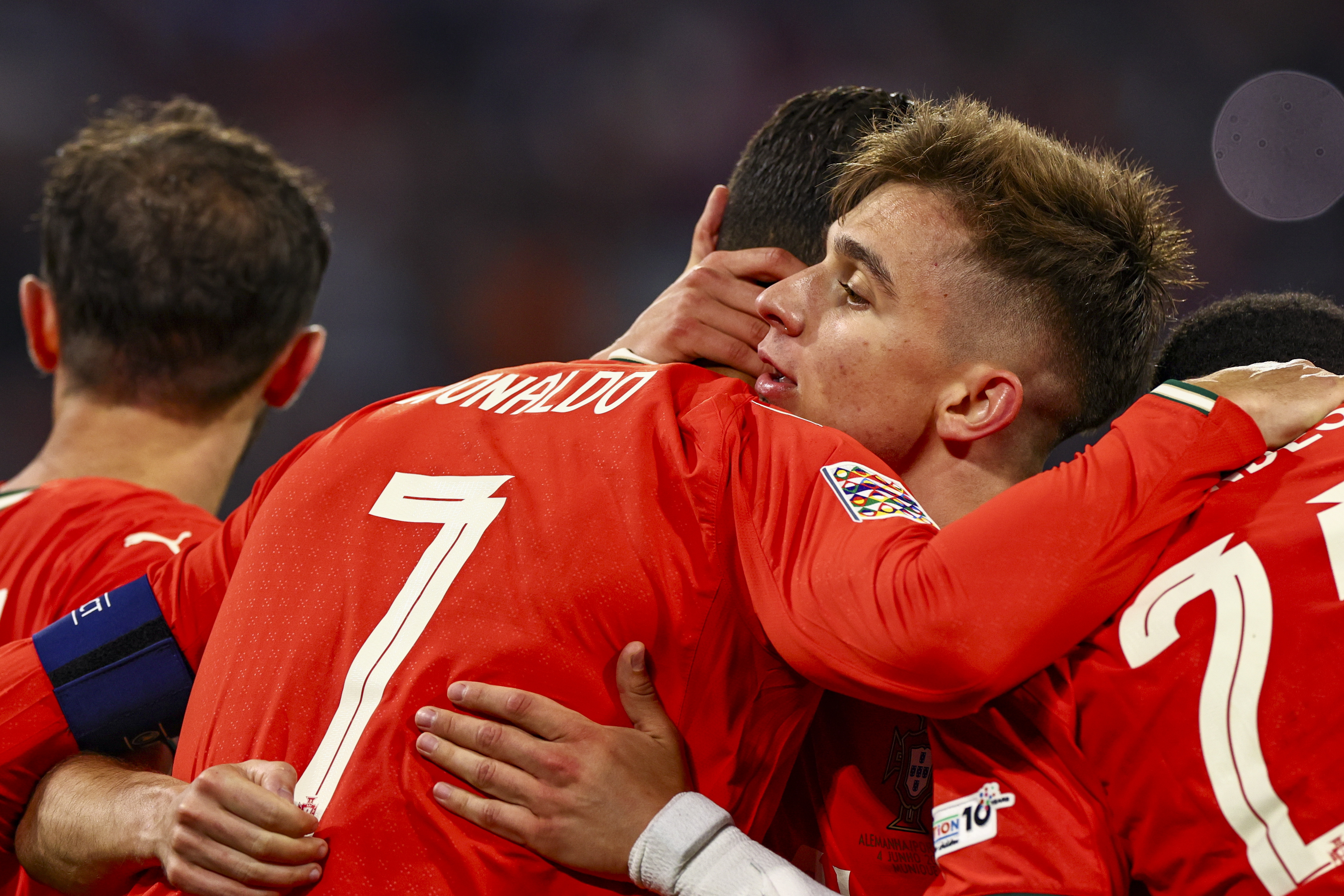 爱游戏网页版-包含葡萄牙队擒下法国，成功晋级欧足协锦标的词条