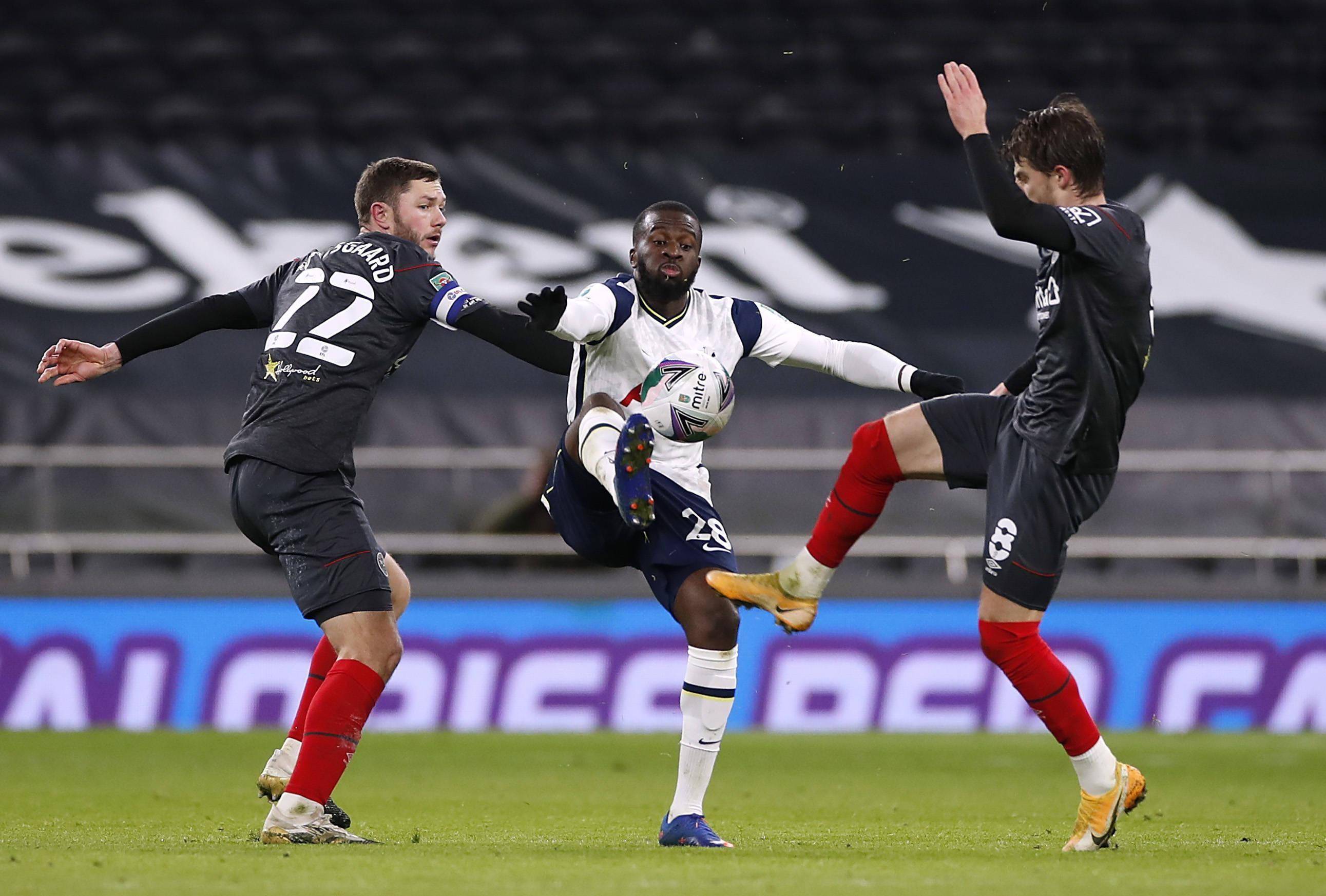 爱游戏官方入口-包含蓝黑对抗：南安普顿挑战AC米兰，期待晋级下一轮的词条