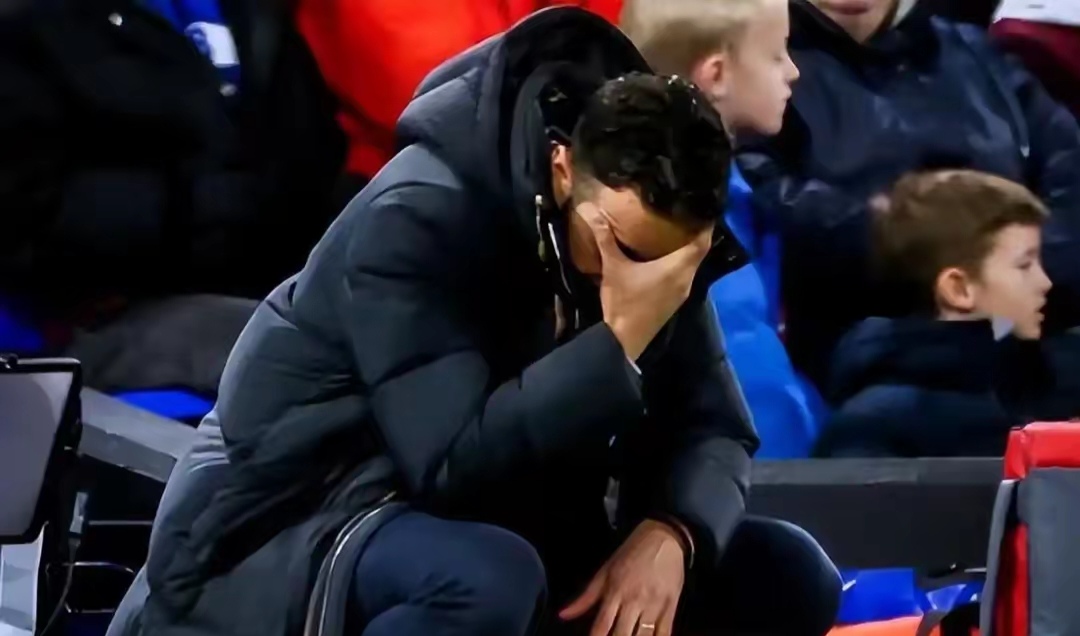 爱游戏课程-曼联后卫因伤离场，情况堪忧的简单介绍