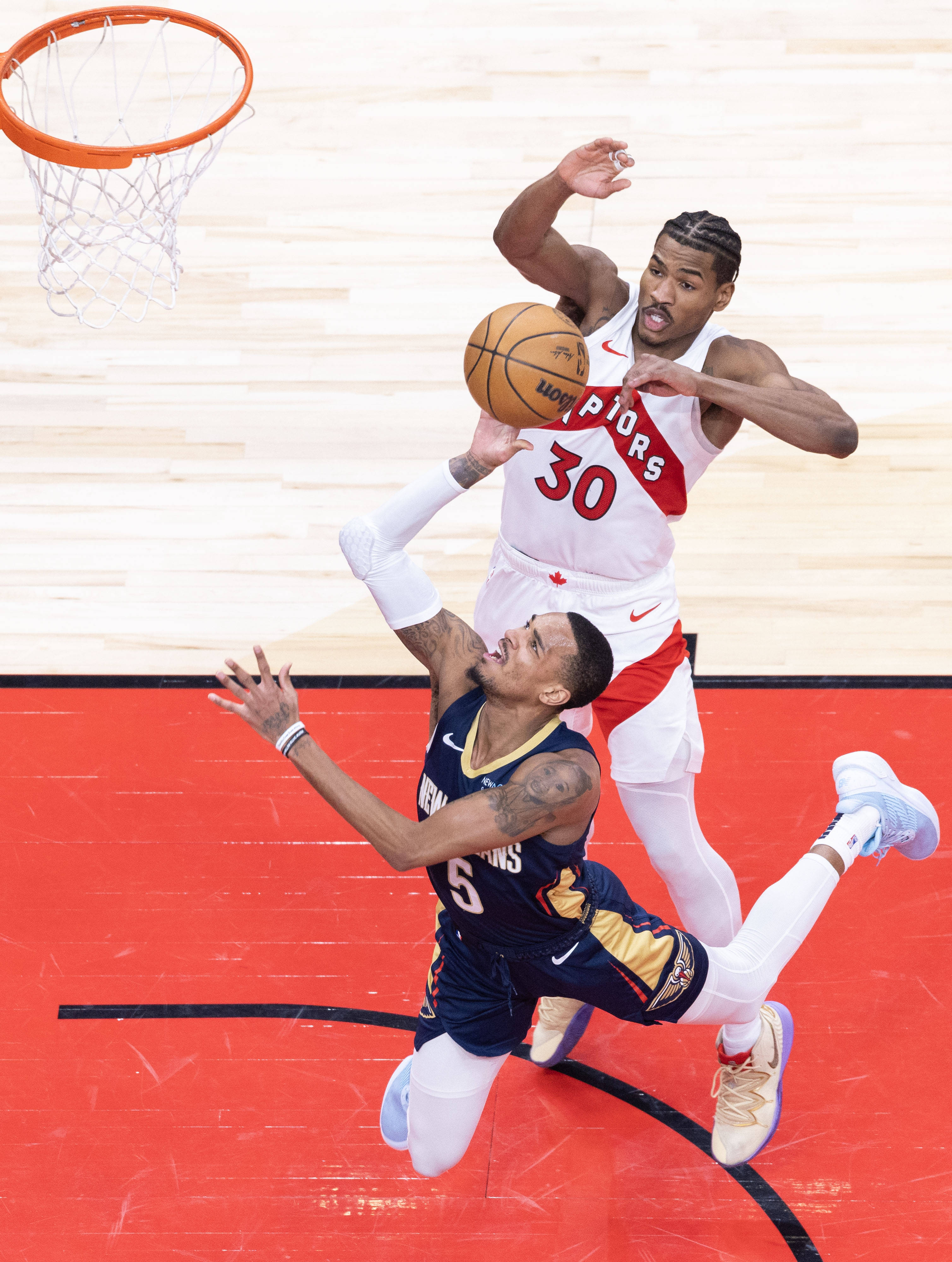 猛龙队主场大胜步行者,实力雄厚 猛龙队主场大胜步行者,实力雄厚