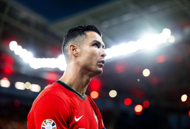 爱游戏地址-葡萄牙后卫佩佩因肌肉受伤需休战两周