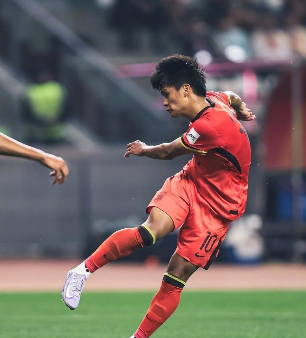 关于中超赛场上球员们奋力拼搏,实力不俗的信息 关于中超赛场上球员们奋力拼搏,实力不俗的信息